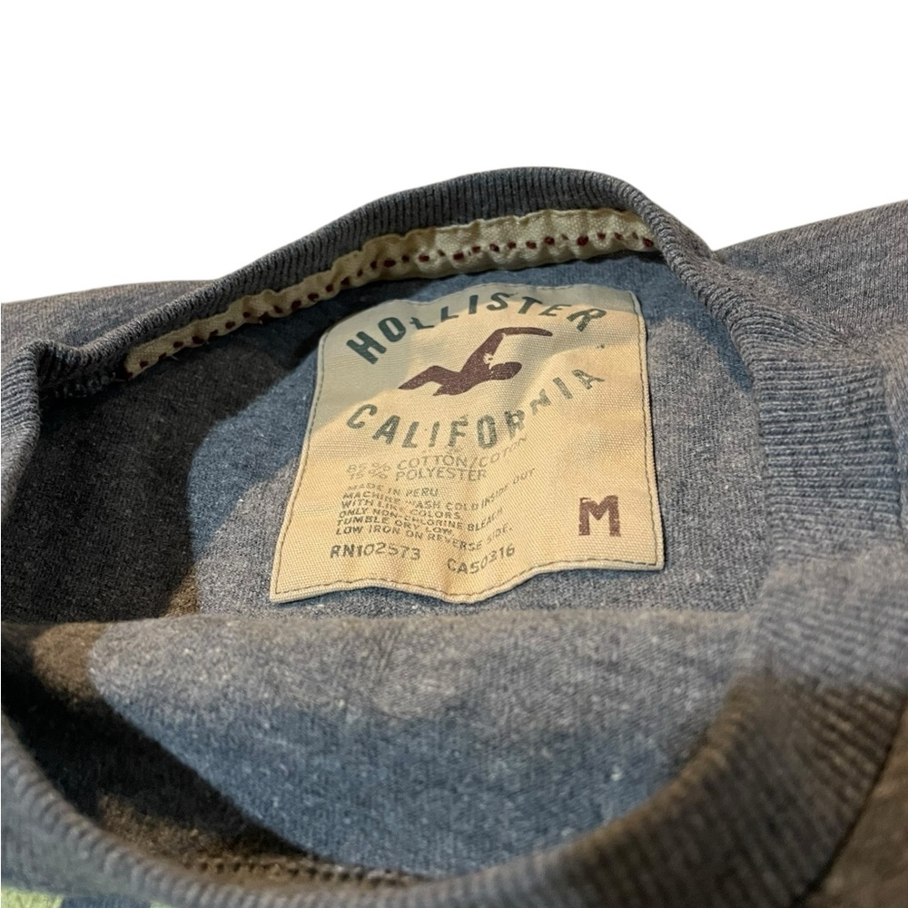 Hollister Blue Graphic Tee - Picture 4 of 4